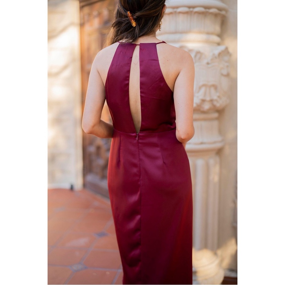Elegant Burgundy Sleeveless Dress - Picture 4 of 5